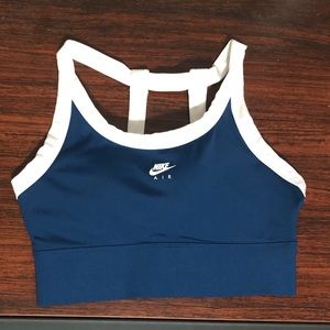 Nike Air Swoosh Women’s Medium-Support Sports Bra